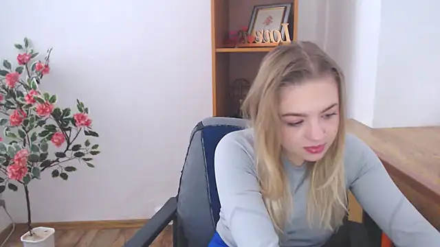 Snapshot of CrazyGloria chatting on 20, 10, 2025 CrazyGloria online show from 20, 10, 2025