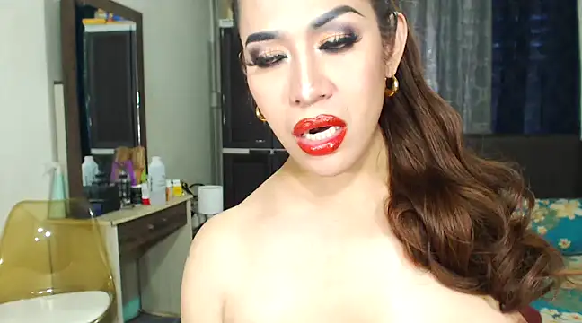 Snapshot of HugeKatarinaTS chatting on 8, 3, 2025 HugeKatarinaTS online show from 8, 3, 2025
