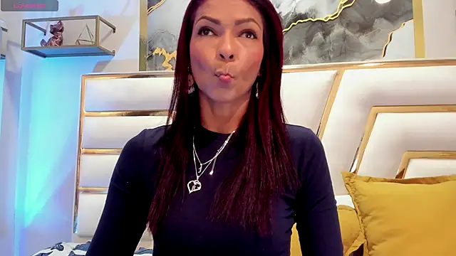 Snapshot of HannaPetit chatting on 2, 10, 2025 HannaPetit online show from 2, 10, 2025