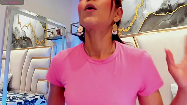 HannaPetit online show from 6, 11, 2025