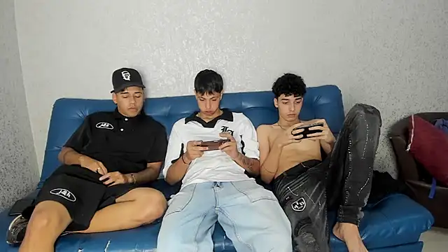 pelusos mens online show from 12, 12, 2024