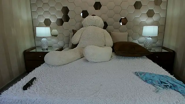 Snapshot of XLindaMilfX chatting on 22, 4, 2026 XLindaMilfX online show from 22, 4, 2026
