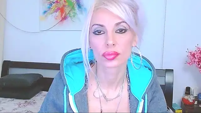 HoneyLara online show from 1, 2, 2025