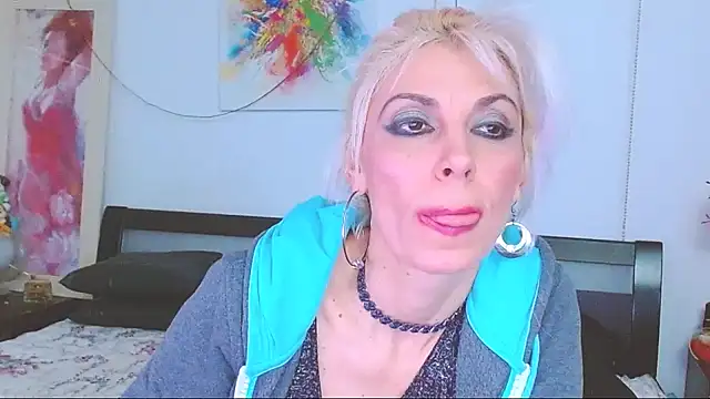 HoneyLara online show from 5, 2, 2025