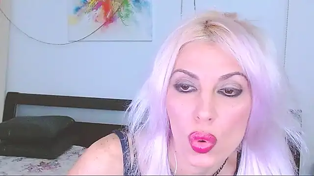 HoneyLara online show from 5, 2, 2025
