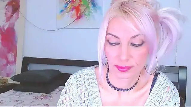 HoneyLara online show from 6, 2, 2025