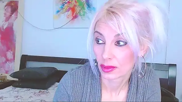 HoneyLara online show from 7, 2, 2025