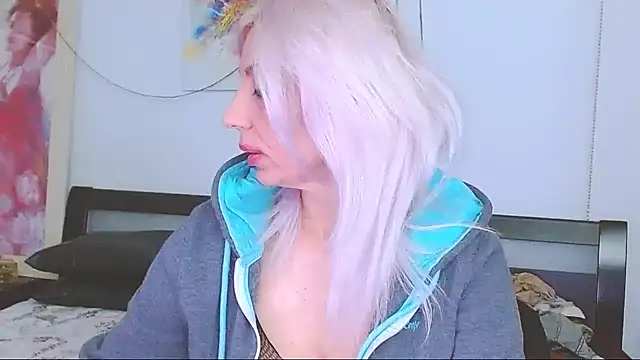 HoneyLara online show from 10, 2, 2025