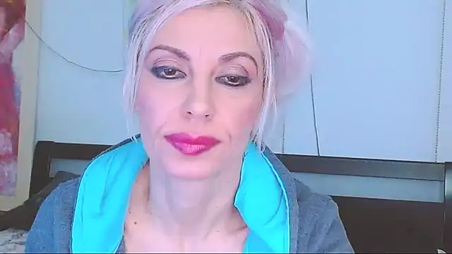 HoneyLara online show from 15, 2, 2025