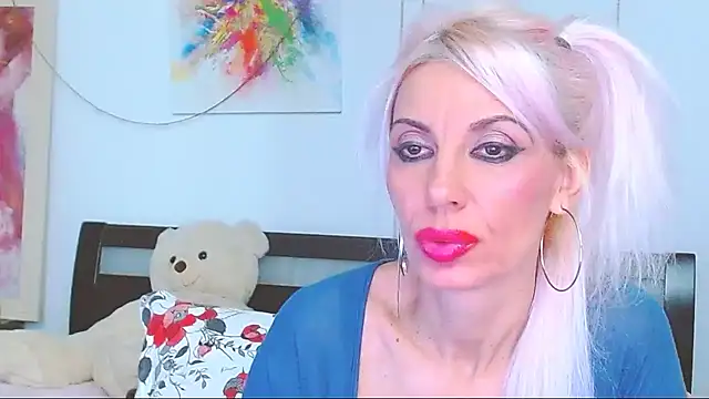 HoneyLara online show from 15, 10, 2025