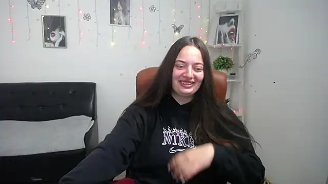 Snapshot of MilanaPrice chatting on 5, 10, 2025 MilanaPrice online show from 5, 10, 2025