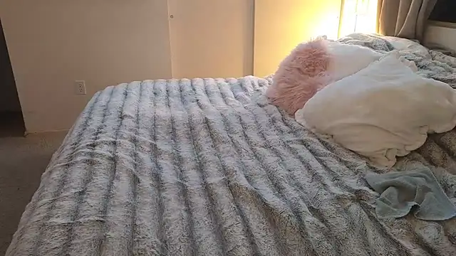 JESS LOVES online show from 7, 12, 2024