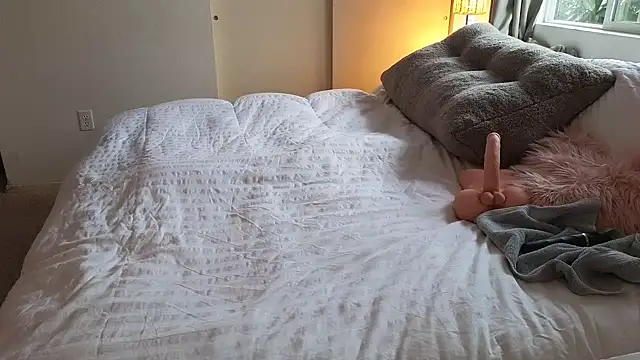 JESS LOVES online show from 8, 2, 2025