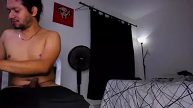 Snapshot of Cloudy_pigDude chatting on 6, 4, 2026 Cloudy pigDude online show from 6, 4, 2026