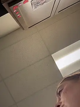 cinnatitties online show from 27, 10, 2025