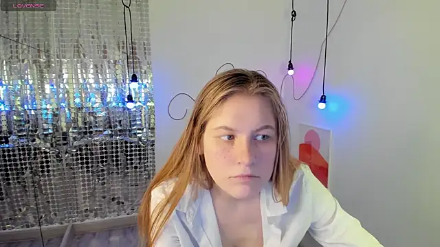Snapshot of JadeSoft chatting on 22, 12, 2024 JadeSoft online show from 22, 12, 2024