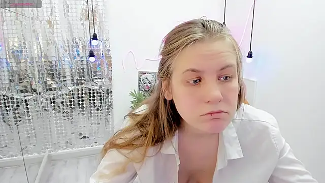 Snapshot of JadeSoft chatting on 11, 1, 2025 JadeSoft online show from 11, 1, 2025