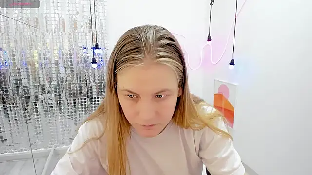 Snapshot of JadeSoft chatting on 25, 1, 2025 JadeSoft online show from 25, 1, 2025