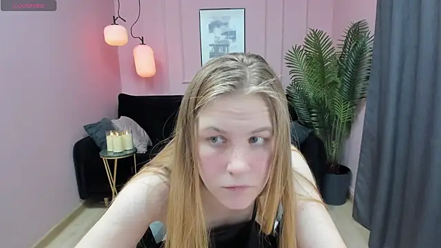 Snapshot of JadeSoft chatting on 6, 2, 2025 JadeSoft online show from 6, 2, 2025