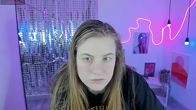 Snapshot of JadeSoft chatting on 26, 2, 2025 JadeSoft online show from 26, 2, 2025