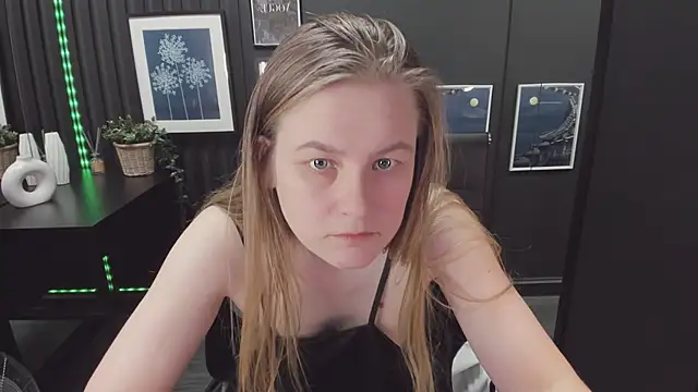 Snapshot of JadeSoft chatting on 19, 3, 2025 JadeSoft online show from 19, 3, 2025