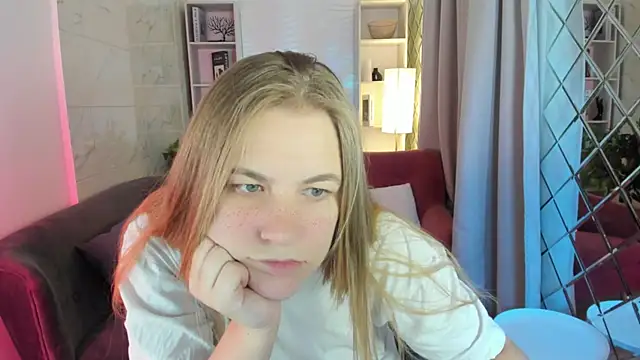 Snapshot of JadeSoft chatting on 17, 9, 2025 JadeSoft online show from 17, 9, 2025