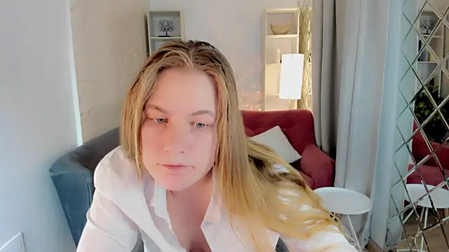 Snapshot of JadeSoft chatting on 5, 10, 2025 JadeSoft online show from 5, 10, 2025
