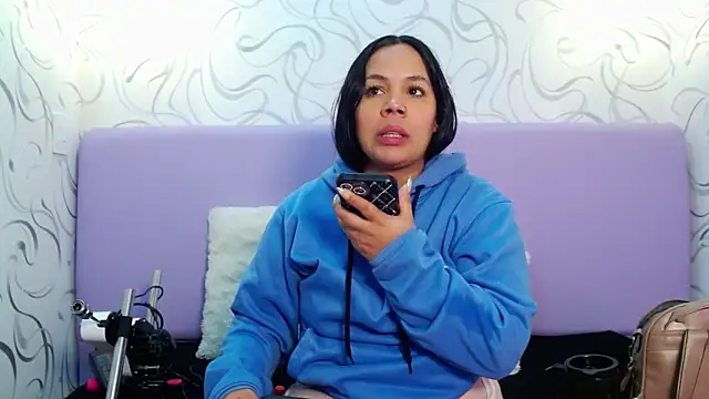 EmilyQueen3x online show from 9, 10, 2025