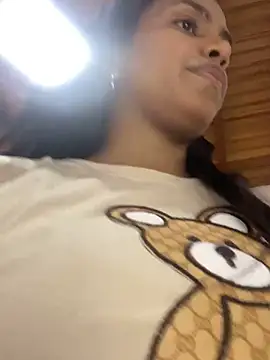 ArielleMillerr online show from 20, 1, 2025