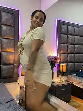 ArielleMillerr online show from 28, 1, 2025