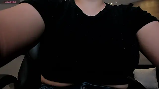 Snapshot of MartinnaBonnet chatting on 1, 2, 2025 MartinnaBonnet online show from 1, 2, 2025