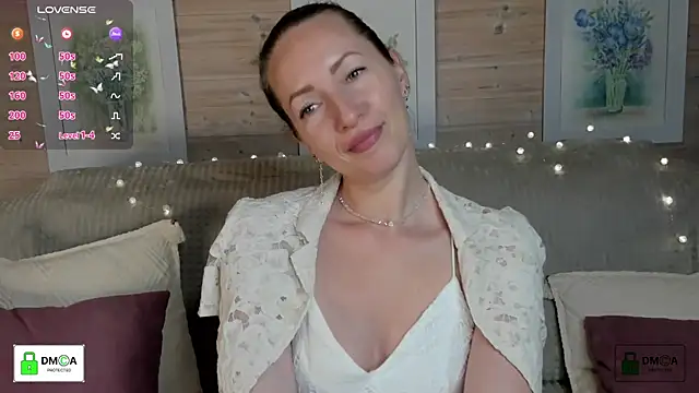 Queenymel online show from 4, 10, 2025