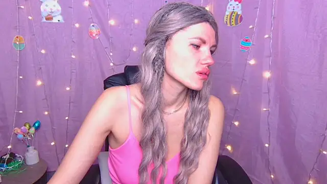 Snapshot of MilaLoona chatting on 9, 4, 2026 MilaLoona online show from 9, 4, 2026