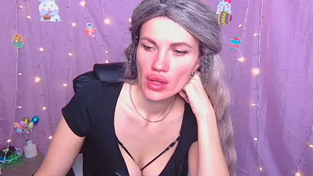 Snapshot of MilaLoona chatting on 9, 4, 2026 MilaLoona online show from 9, 4, 2026