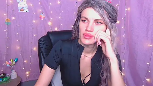 Snapshot of MilaLoona chatting on 10, 4, 2026 MilaLoona online show from 10, 4, 2026