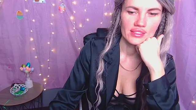 Snapshot of MilaLoona chatting on 11, 4, 2026 MilaLoona online show from 11, 4, 2026