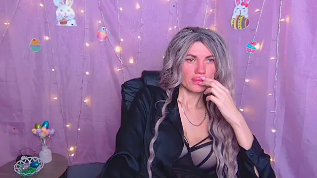 Snapshot of MilaLoona chatting on 11, 4, 2026 MilaLoona online show from 11, 4, 2026