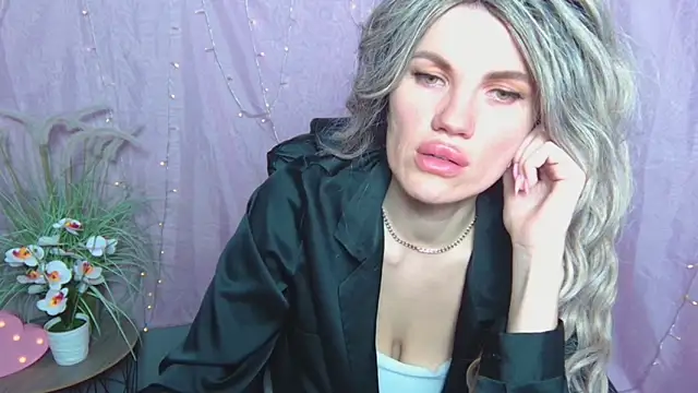 Snapshot of MilaLoona chatting on 16, 4, 2026 MilaLoona online show from 16, 4, 2026