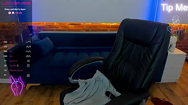 Kamilla Hot online show from 5, 3, 2025