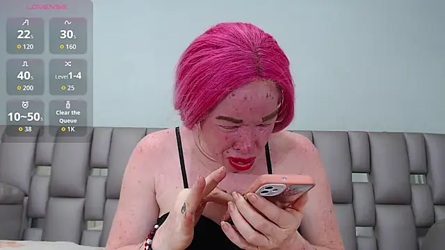 Kittywhiteass online show from 7, 11, 2025