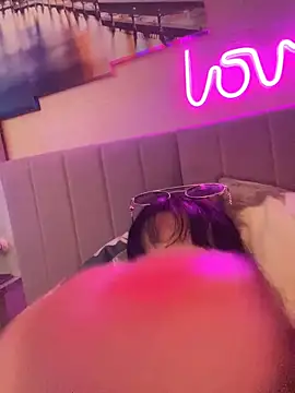 Lolaley2 online show from 6, 11, 2025