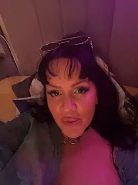 Lolaley2 online show from 2, 12, 2025