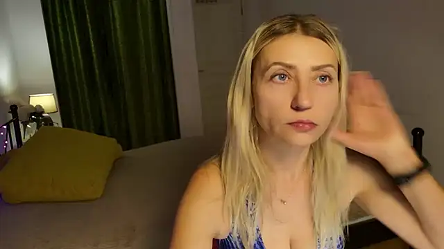 ZoeGrant online show from 12, 11, 2025