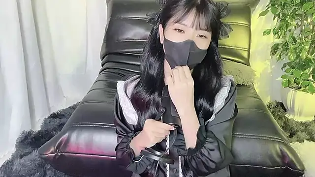 Mya Lee online show from 17, 12, 2024