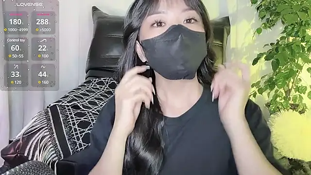 Mya Lee online show from 3, 1, 2025