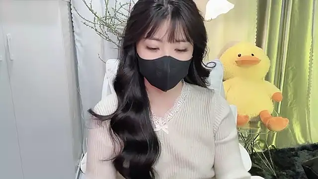 Mya Lee online show from 20, 1, 2025