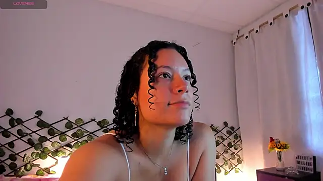 Snapshot of cailynhot chatting on 2, 6, 2026 cailynhot online show from 2, 6, 2026
