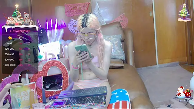 Skinygirl online show from 26, 2, 2025