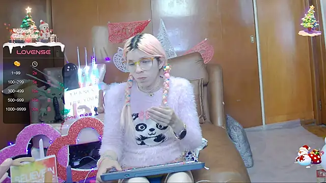 Skinygirl online show from 27, 2, 2025