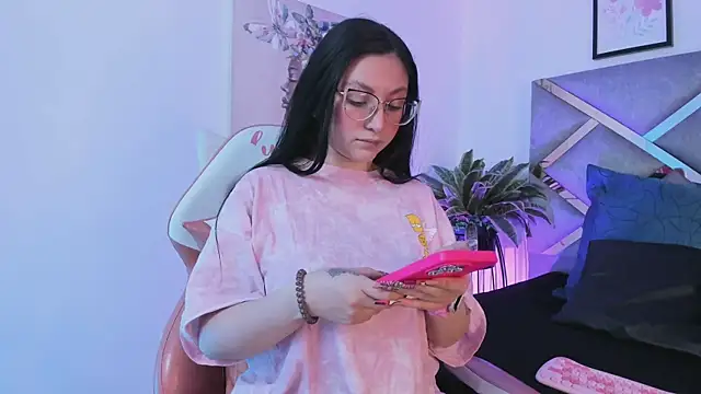 lucy neil online show from 4, 11, 2025